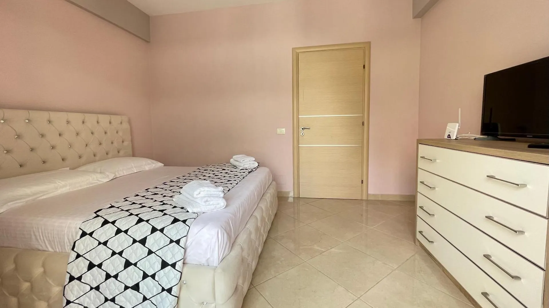 Azure Apartments Sarande 0*,  Albania