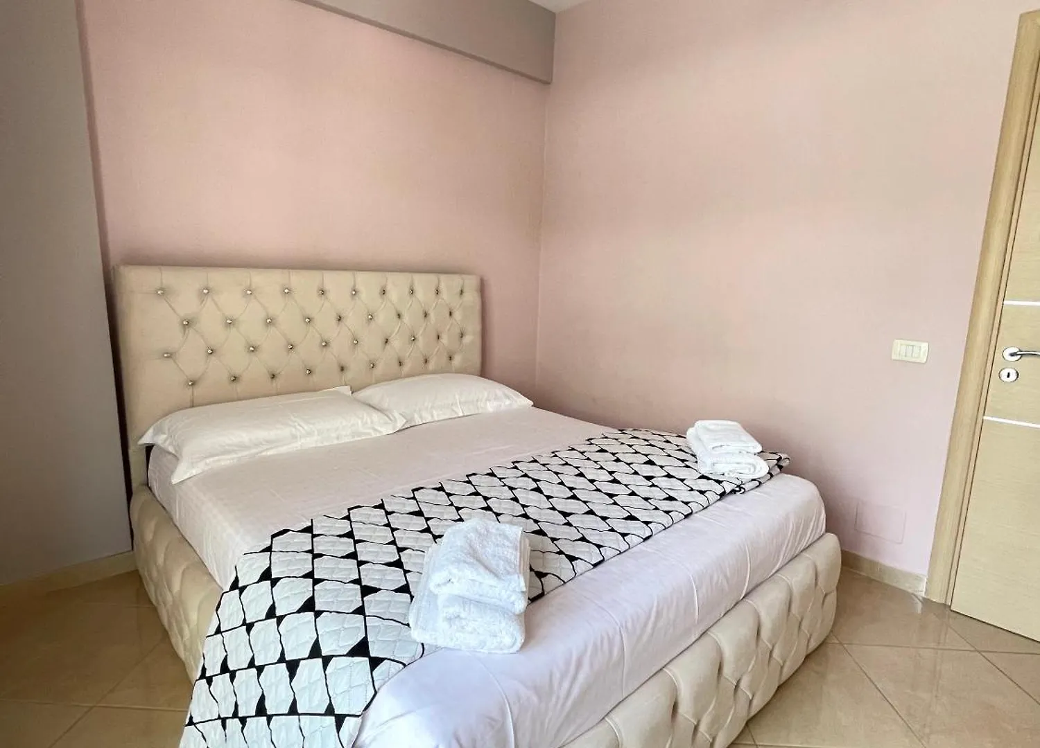 Azure Apartments Sarandë