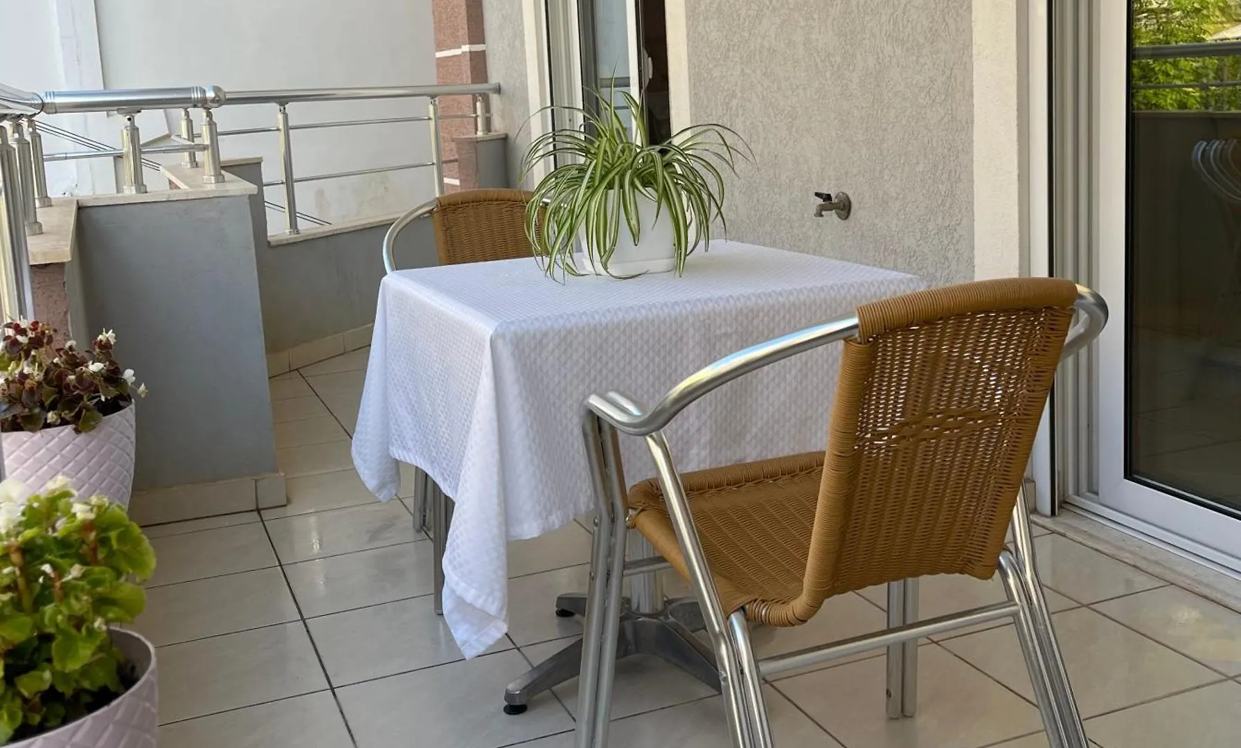 Azure Apartments Sarandë